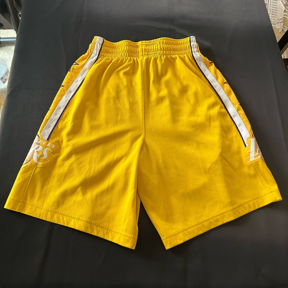 Men’s Lakers City Edition ‘19-‘20 MDE Shorts - Picture 3 of 6